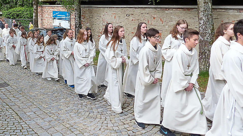 In voller Besetzung beteiligen sich die Ministranten bei bedeutenden Ereignissen an der Teilnahme zum Kirchenzug.