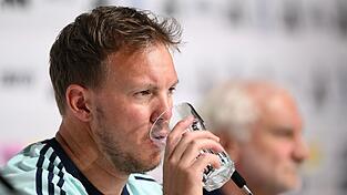 Glas halbvoll oder halbleer? Für Bundestrainer Julian Nagelsmann geht es jetzt in die heiße Phase. Glas halbvoll oder halbleer? Für Bundestrainer Julian Nagelsmann geht es jetzt in die heiße Phase.