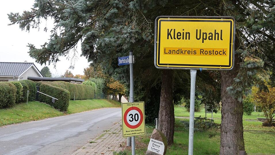Nach umfangreicher Präsenz ist die Polizei inzwischen aus Klein Upahl abgezogen.