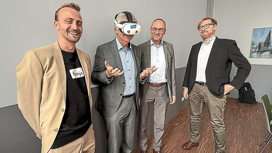 Brainjo-Gr&uuml;nder Christian Gnerlich (von links), Professor Joachim Grifka, GPA-Chef Bernhard Seidenath und Biopark-Gesch&auml;ftsf&uuml;hrer Ilja Hagen sehen Start-ups in der Gesundheitswirtschaft als Chance f&uuml;r den Standort.