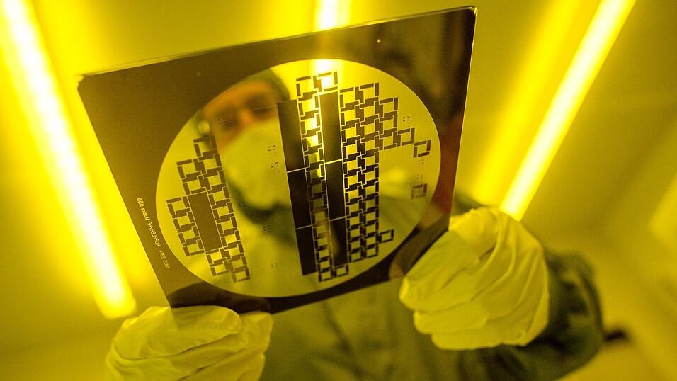 Kommt es nach den auf Eis gelegten Plänen von Intel doch noch zum Bau einer Chip-Fabrik bei Magdeburg? (Archivbild)