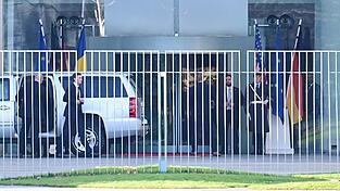 Zu den Beratungen traf unter anderem Jared Kushner, der Schwiegersohn von US-Präsident Donald Trump, am Kanzleramt ein. Zu den Beratungen traf unter anderem Jared Kushner, der Schwiegersohn von US-Präsident Donald Trump, am Kanzleramt ein.