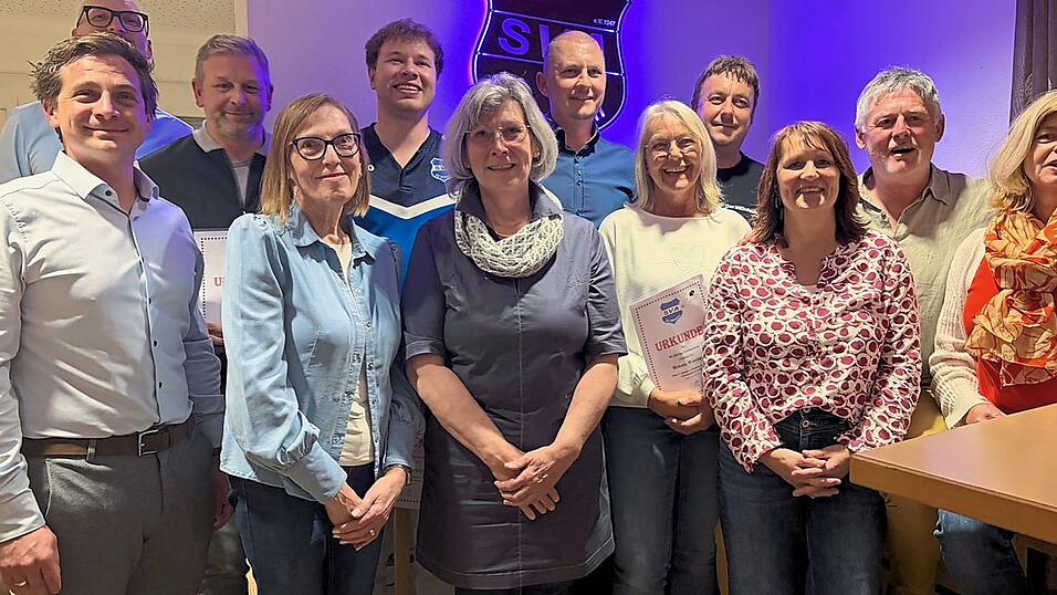 Die geehrten langj&auml;hrigen Mitglieder mit den neugew&auml;hlten Vorsitzenden Reinhard Miethaner, Christoph Braun und Florian Kraxenberger.