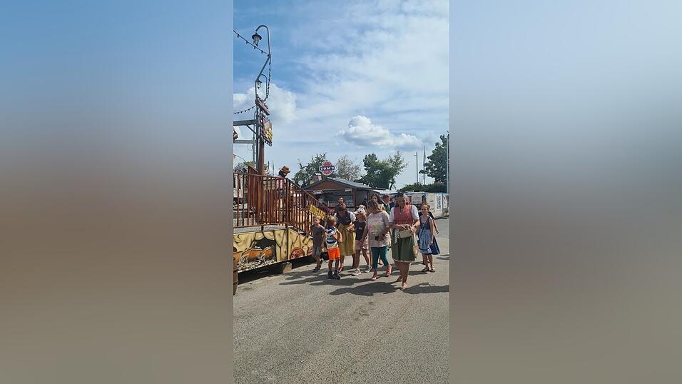 Marion Schieder, bekannte Moderatorin bei Antenne Bayern, besuchte am Donnerstag das Chamer Volksfest. Marion Schieder, bekannte Moderatorin bei Antenne Bayern, besuchte am Donnerstag das Chamer Volksfest.