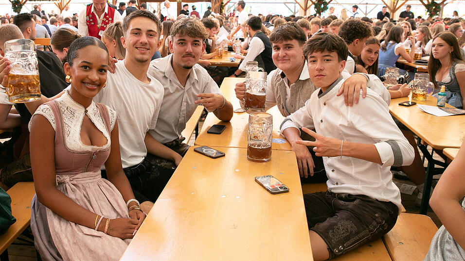Die Partybilder vom Montag,11. August, aus dem Festzelt Nothaft. Die Partybilder vom Montag,11. August, aus dem Festzelt Nothaft.