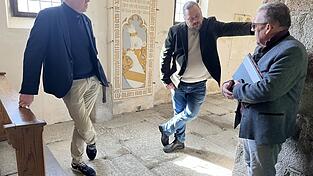 Stadtpfarrer Josef K. Geismar, Architekt Christian Zellner und Kirchenpfleger Gerhard Grimm (v. l.). Stadtpfarrer Josef K. Geismar, Architekt Christian Zellner und Kirchenpfleger Gerhard Grimm (v. l.).