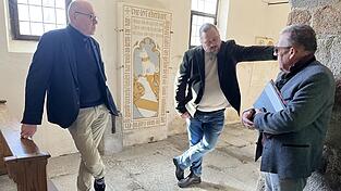 Stadtpfarrer Josef K. Geismar, Architekt Christian Zellner und Kirchenpfleger Gerhard Grimm (v. l.). Stadtpfarrer Josef K. Geismar, Architekt Christian Zellner und Kirchenpfleger Gerhard Grimm (v. l.).