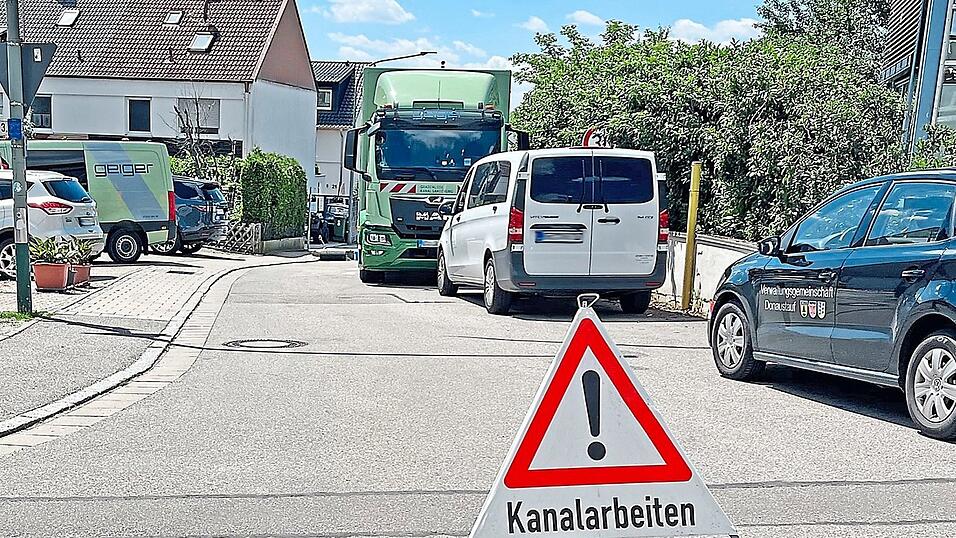 Die Kanalsanierung wie hier am Bild in der Altdorferstraße zählen die Mitglieder des Gemeinderats zu den zwingend erforderlichen Maßnahmen. Die Kanalsanierung wie hier am Bild in der Altdorferstraße zählen die Mitglieder des Gemeinderats zu den zwingend erforderlichen Maßnahmen.