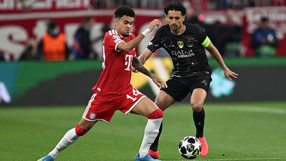 Bayern-St&uuml;rmer Di&aacute;z und PSG-Kapit&auml;n Marquinhos k&auml;mpfen um den Ball.