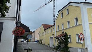 Das Gasthaus Pfeffer aus Sicht der Schirnstraße. Es soll, ebenso wie das benachbarte Liebl-Haus, abgerissen und durch einen Neubau ersetzt werden.