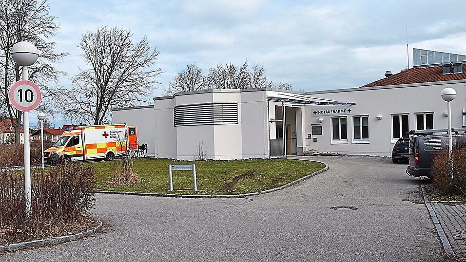 Kein Patient werde an der Tür der Mainburger Notaufnahme abgewiesen, sagt der Geschäftsführer der Ilmtalkliniken, Christian Degen. Eine Frau hatte berichtet, dass ihr genau dies aber passiert sei. Kein Patient werde an der Tür der Mainburger Notaufnahme abgewiesen, sagt der Geschäftsführer der Ilmtalkliniken, Christian Degen. Eine Frau hatte berichtet, dass ihr genau dies aber passiert sei.