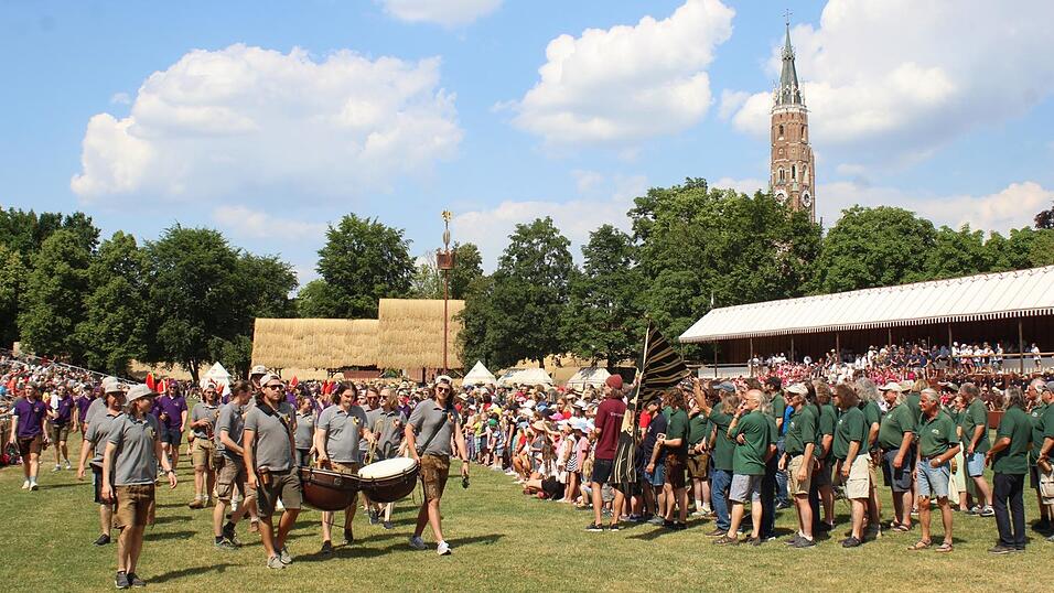 Am 17. Juni fand in Landshut die zweite Wiesenprobe für die Landshuter Hochzeit statt. Am 17. Juni fand in Landshut die zweite Wiesenprobe für die Landshuter Hochzeit statt.