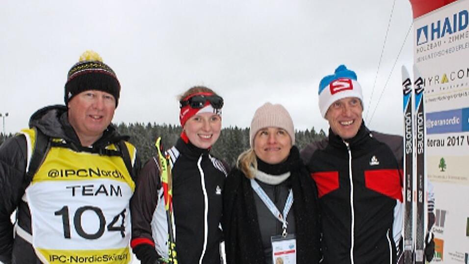 Sepp Plenk (l.) mit seinen Sch&uuml;tzlingen Clara Klug samt Begleitl&auml;ufer Martin H&auml;rtel (r.) sowie Verena Bentele (2.v.r.).