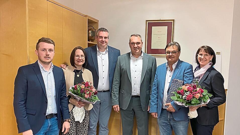 Nach der Wahl (v. l.): Max Blaimer, Sandra und Georg Haindl, Alfred Holzner und Laurentius und Margot Seidl.