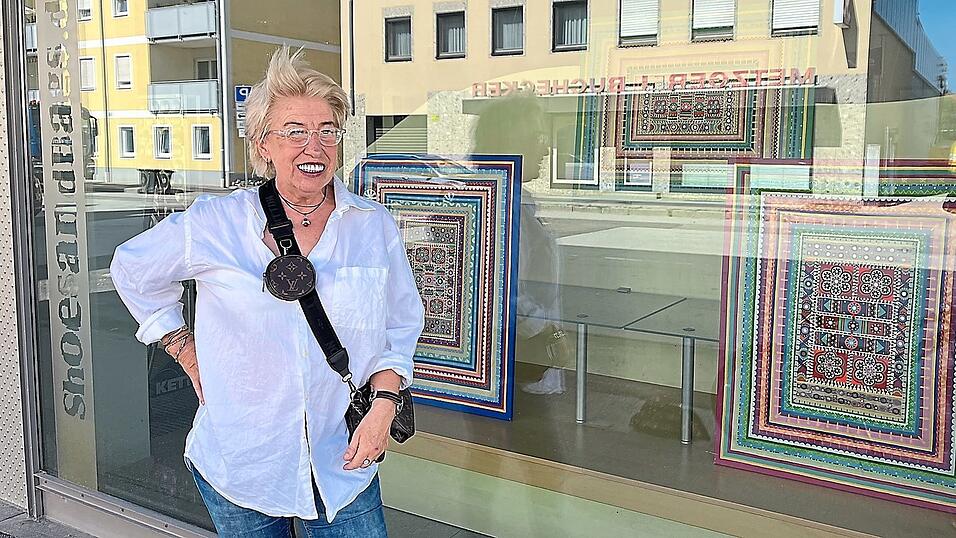 Annette Mittermeier stellt wieder aktuell ihre Hippiebilder aus.
