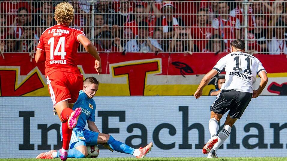 Frankfurts Stürmer Ebnoutalib war am ersten Spieltag treffsicher. Frankfurts Stürmer Ebnoutalib war am ersten Spieltag treffsicher.