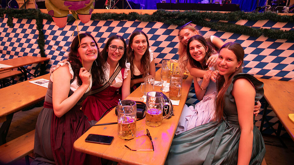 Die Partybilder vom Montag, 11. August, aus dem Festzelt Reisinger. Die Partybilder vom Montag, 11. August, aus dem Festzelt Reisinger.