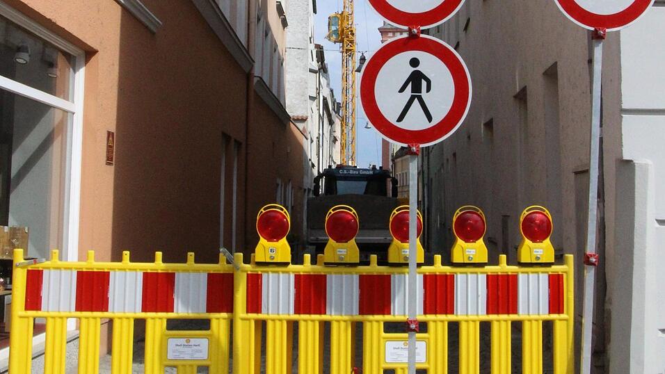 Die Albrechtsgasse ist weiterhin gesperrt.