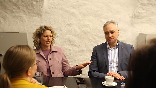 Astrid Freudenstein (CSU) und Thomas Burger (SPD) stellten sich den Fragen der Redaktion.
