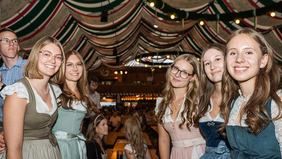 Die Partybilder vom Montag, 17. August, aus dem Festzelt Weckmann. Die Partybilder vom Montag, 17. August, aus dem Festzelt Weckmann.
