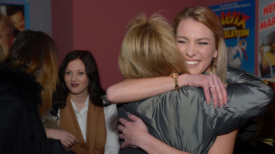 Freunde und Fans kamen zur Ausstrahlung der ersten Folge der 12. Staffel von Germany's Next Topmodel ins Landauer Kino KuKi. Mittendrin war Claudia Fiedler.