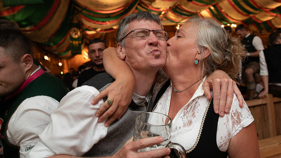 Die Partybilder vom Sonntag, 17. August, aus dem Festzelt Weckmann. Die Partybilder vom Sonntag, 17. August, aus dem Festzelt Weckmann.
