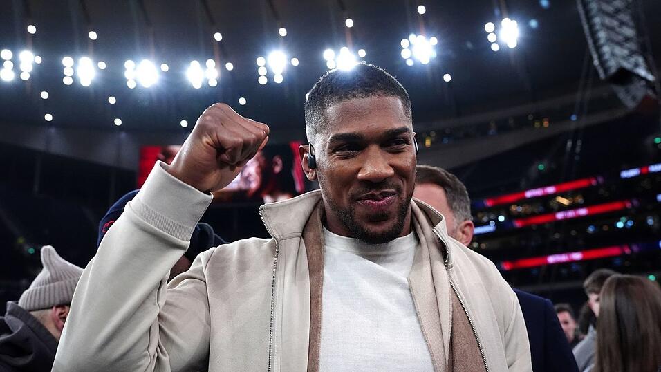 Der Boxer Anthony Joshua beim Kampf zwischen Tyson Fury und Arslanbek Machmudow. Der Boxer Anthony Joshua beim Kampf zwischen Tyson Fury und Arslanbek Machmudow.