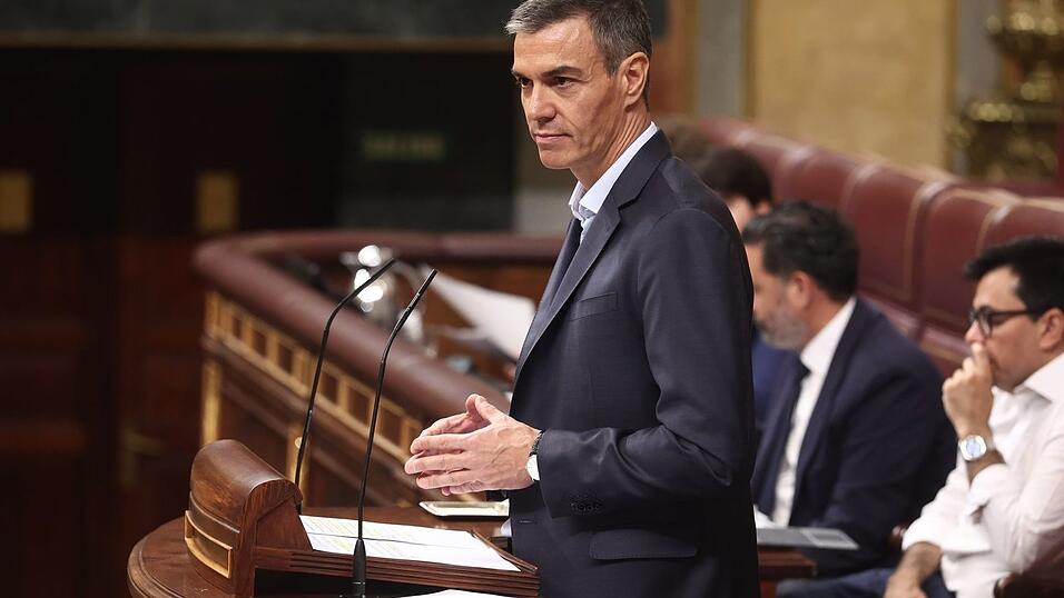 Nach einer Abstimmungsniederlage im Parlament hat Spaniens linker Regierungschef Pedro S&aacute;nchez Neuwahlen angek&uuml;ndigt. (Archivbild)