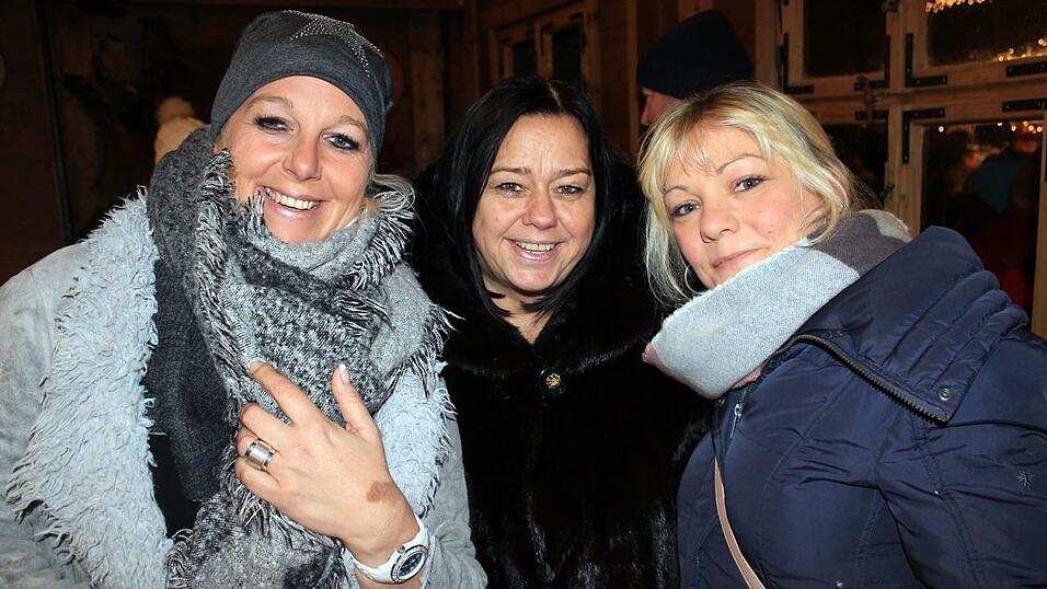 Der Christkindlmarkt und die Weihnachtspyramide geh&ouml;ren in der Adventszeit zu den beliebtesten Treffpunkten in Landshut.