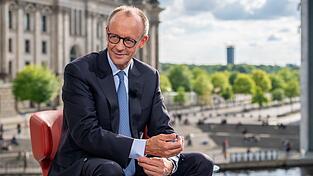Kanzler Merz hat das Bürgergeld im Visier - doch der Koalitionspartner scheint nicht mitzuziehen. (Archivbild)