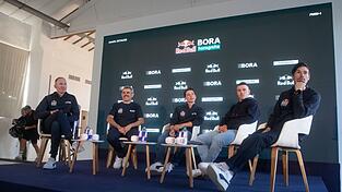 Die Protagonisten im Red-Bull-Team mit dem Tour-Dritten Florian Lipowitz (M.) Die Protagonisten im Red-Bull-Team mit dem Tour-Dritten Florian Lipowitz (M.)