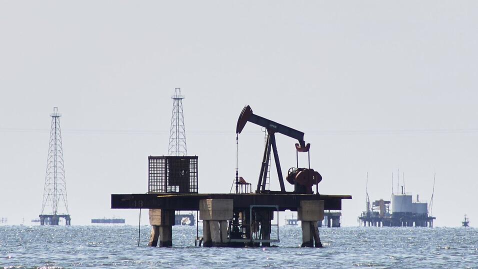 Venezuela wird die Einnahmen aus seinen Öl-Geschäften mit den USA Trump zufolge nur in US-Produkte investieren. (Archivbild) Venezuela wird die Einnahmen aus seinen Öl-Geschäften mit den USA Trump zufolge nur in US-Produkte investieren. (Archivbild)