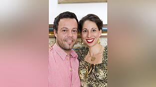 Andy Larisch mit Dirndl-Designerin Lola Paltinger.