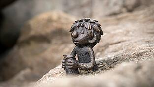 Eine Bronzefigur des Kobolds - mit Bierkrug - ziert den monumentalen Wittelsbacher Brunnen in der Innenstadt. Eine Bronzefigur des Kobolds - mit Bierkrug - ziert den monumentalen Wittelsbacher Brunnen in der Innenstadt.