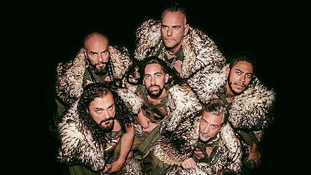 Mittelalterrock passt gut auf die Burg Trausnitz: Dort spielen Corvus Corax, die „Könige der Spielleute“. Mittelalterrock passt gut auf die Burg Trausnitz: Dort spielen Corvus Corax, die „Könige der Spielleute“.