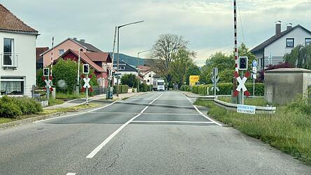 Der Grabitzer Bahn&uuml;bergang, &uuml;ber den eine der wichtigsten Zufahrtsstra&szlig;en f&uuml;hrt, wird saniert.