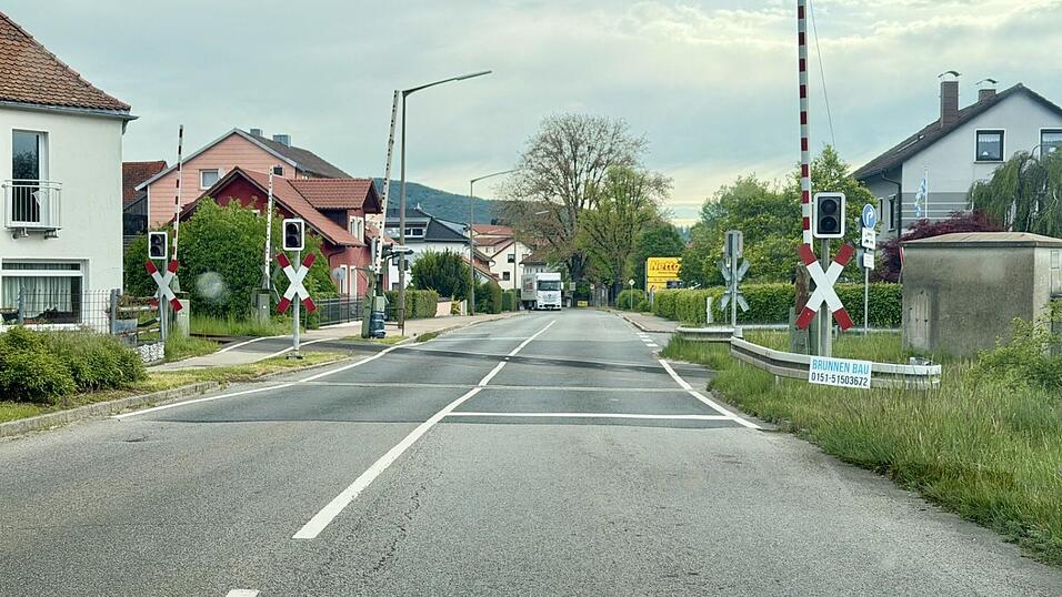 Der Grabitzer Bahnübergang, über den eine der wichtigsten Zufahrtsstraße führt, wird saniert. Der Grabitzer Bahnübergang, über den eine der wichtigsten Zufahrtsstraße führt, wird saniert.