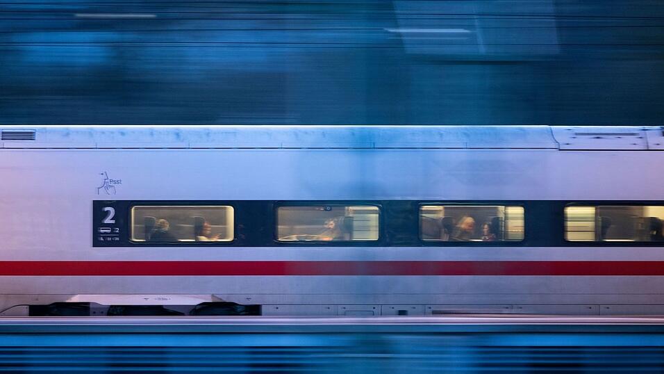 Die Ticketpreise bei der Bahn bleiben nach dem Fahrplanwechsel Mitte Dezember überraschend stabil. (Archivbild) Die Ticketpreise bei der Bahn bleiben nach dem Fahrplanwechsel Mitte Dezember überraschend stabil. (Archivbild)