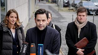 JU-Chef Johannes Winkel will bei der Abstimmung über das umstrittene Rentenpaket der Koalition mit Nein stimmen. Doch in einer Erklärung halten sich die jungen «Renten-Rebellen» in der Union eine Hintertür offen.