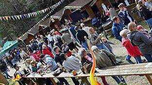 Viele Besucher kamen zum &bdquo;Bergfr&uuml;hling&ldquo; auf den Ludwigsberg.