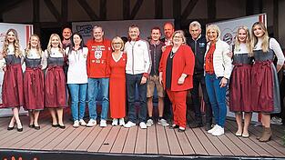 Die Ehrengäste feierten die Fans und das soziale Engagement, für das die Fanfamilie und der Bayern-Park stehen.