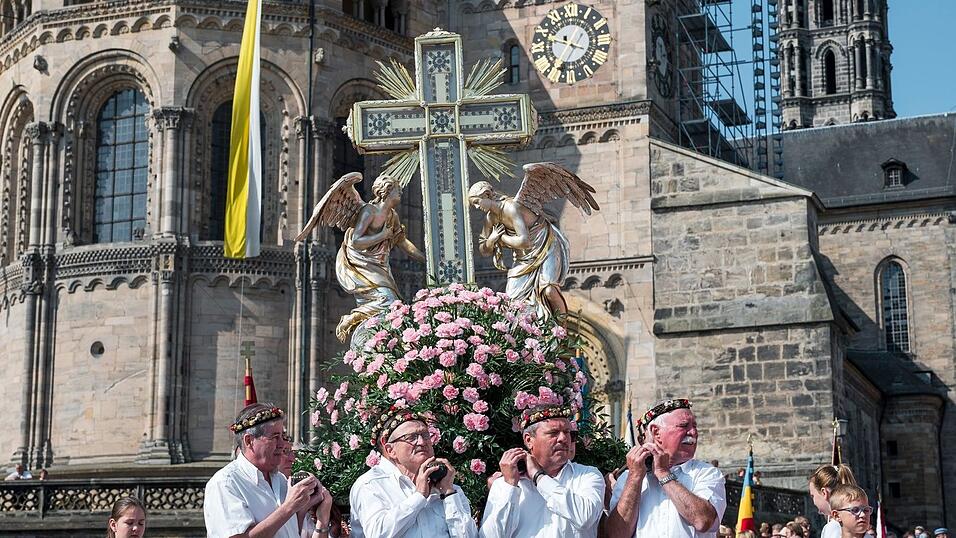 Das Domkreuz ist bei der Bamberger Prozession dabei. (Archivbild) Das Domkreuz ist bei der Bamberger Prozession dabei. (Archivbild)