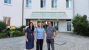 Karoline Fritz-Ertlmaier, Annette Setzensack und Werner Hampel (v. l.) reagieren im Namen des Fördervereins und der beiden Retterinitiativen auf die Bürgerinformation des Landkreises Kelheim zum Mainburger Krankenhaus.