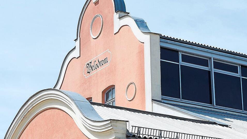 Das Velodrom mit seiner pr&auml;gnanten Dachgestaltung muss saniert werden.