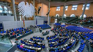 In einer aktuellen Umfrage spricht sich eine Mehrheit der B&uuml;rger gegen die Erh&ouml;hung der Di&auml;ten f&uuml;r Bundestagsabgeordnete aus.