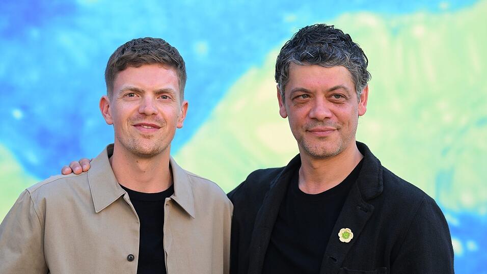 Ferdinand Hofer (l) und Carlo Ljubek ermitteln auf dem Oktoberfest. (Archivbild) Ferdinand Hofer (l) und Carlo Ljubek ermitteln auf dem Oktoberfest. (Archivbild)