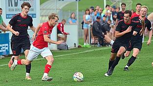 Der ASV Cham mit Felix Voigt (in Rot) muss am Samstag in Neumarkt beim drittbesten Rückrunden-Team bestehen. Der ASV Cham mit Felix Voigt (in Rot) muss am Samstag in Neumarkt beim drittbesten Rückrunden-Team bestehen.