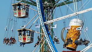 Hoch hinaus ging es für viele der Wiesn-Besucher.