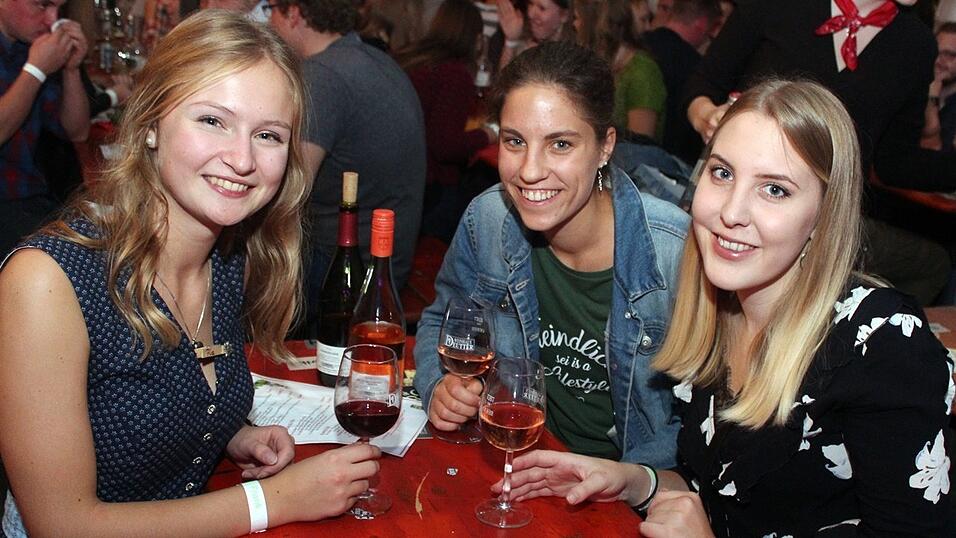 Die besten Bilder vom Wein- und Wei&szlig;bierfest des Burschenvereins Arth und der M&auml;dchengruppe.