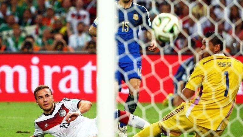 Mit diesem Treffer machte sich Mario Götze unsterblich. Foto: Diego Azubel Mit diesem Treffer machte sich Mario Götze unsterblich. Foto: Diego Azubel